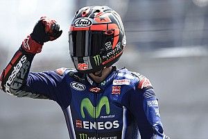 Viñales: "En la última vuelta me preparé para el toque con Valentino"