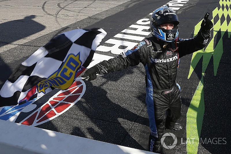 Bell varre em Loudon e avança nos playoffs da Truck Series