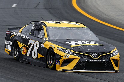 Truex lidera de punta a punta etapa 1 en New Hampshire