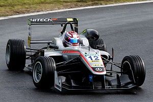 Pau F3: Russell controls two restarts to take first win of 2016