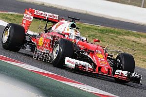 Vettel lidera la sesión matutina en Barcelona