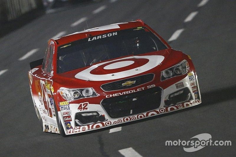 Larson comes up short: "I hate that I keep letting my team down"