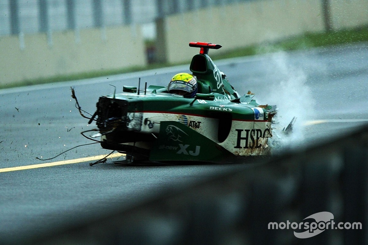 VIDEO: cuando Webber y Alonso destrozaron sus autos en Interlagos