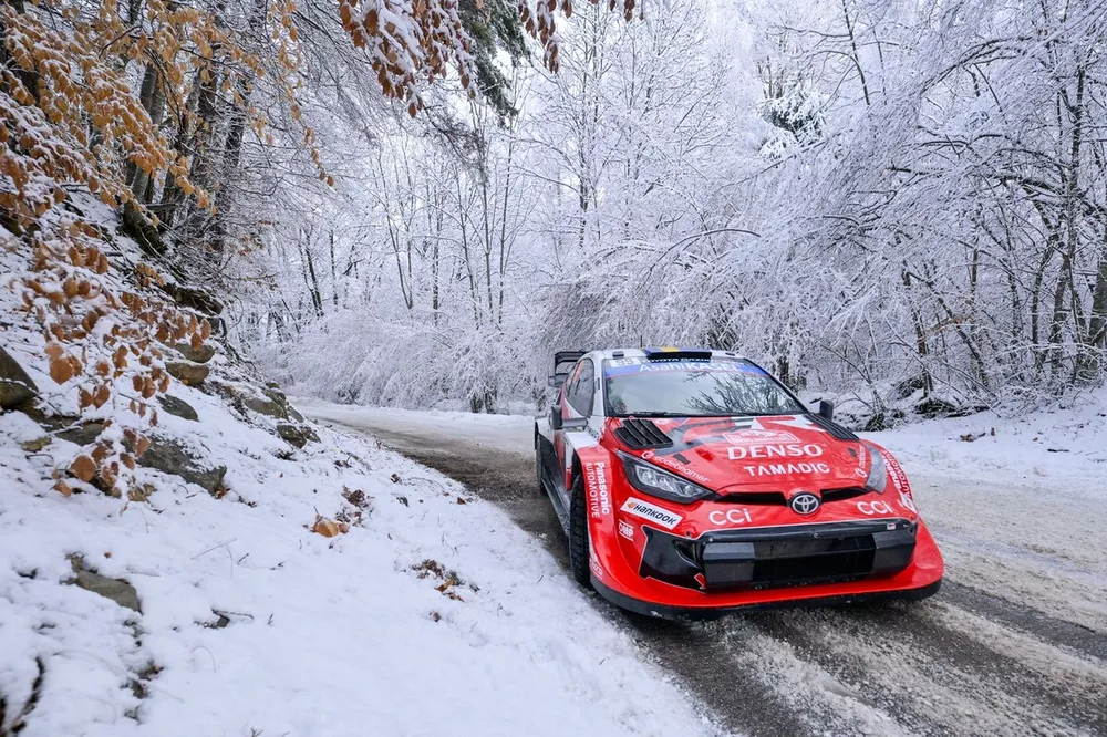 Oliver Solberg Elliott Edmondson, Toyota Gazoo Racing WRT Toyota GR Yaris Rally1