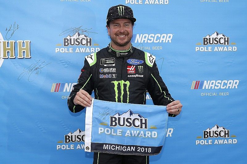 Kurt Busch si prende la pole position in Michigan davanti a Keselowki