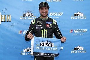 Kurt Busch si prende la pole position in Michigan davanti a Keselowki