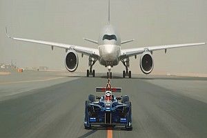 VIDEO: Fórmula E celebra la asociación con Qatar Airways con una carrera