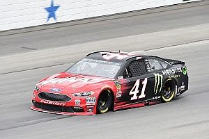 Kurt Busch centra la pole in Texas in una Qualifica ridotta