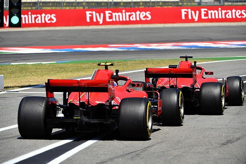 Kimi Raikkonen, Ferrari SF71H en Sebastian Vettel, Ferrari SF71H