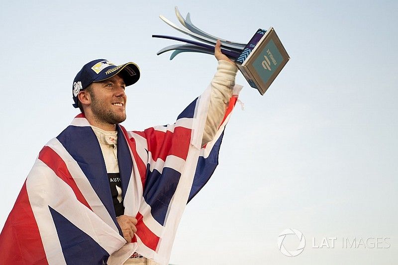 Podio: ganador de la carrera Sam Bird, DS Virgin Racing