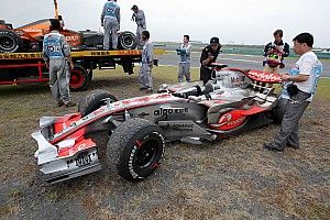 Mercedes se diz alerta para evitar fracasso da McLaren em 2007