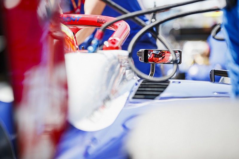 Los problemas del coche de la F2 "están dilapidando nuestras carreras"