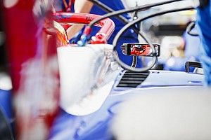 Los problemas del coche de la F2 "están dilapidando nuestras carreras"