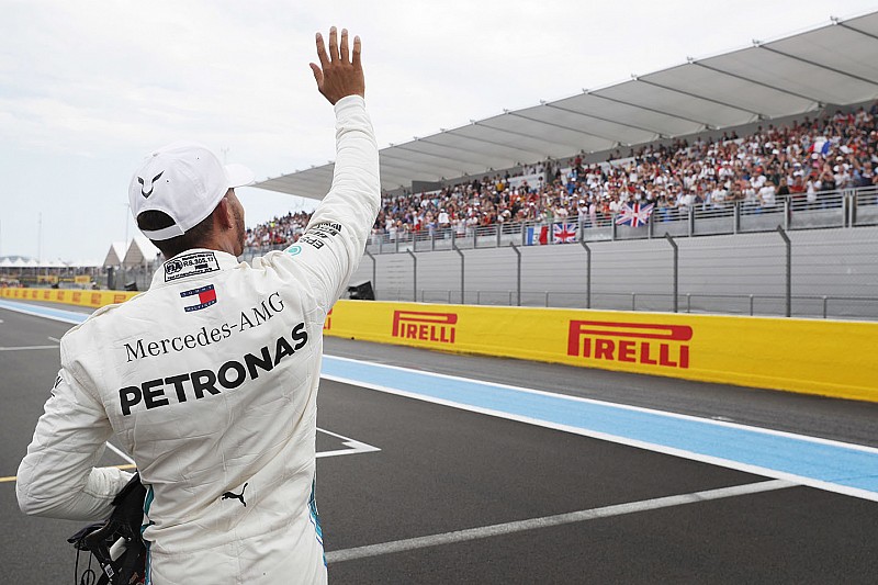 Hamilton scherzt: "Mache 2019 einen Fernglas-Stand auf"