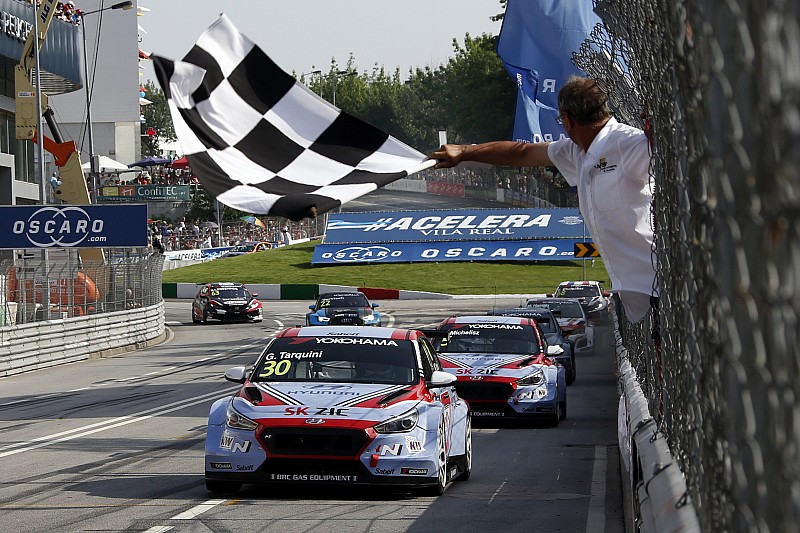 Podio per Tarquini a rischio collasso e Michelisz con polso malmesso: "Ci è andata bene"