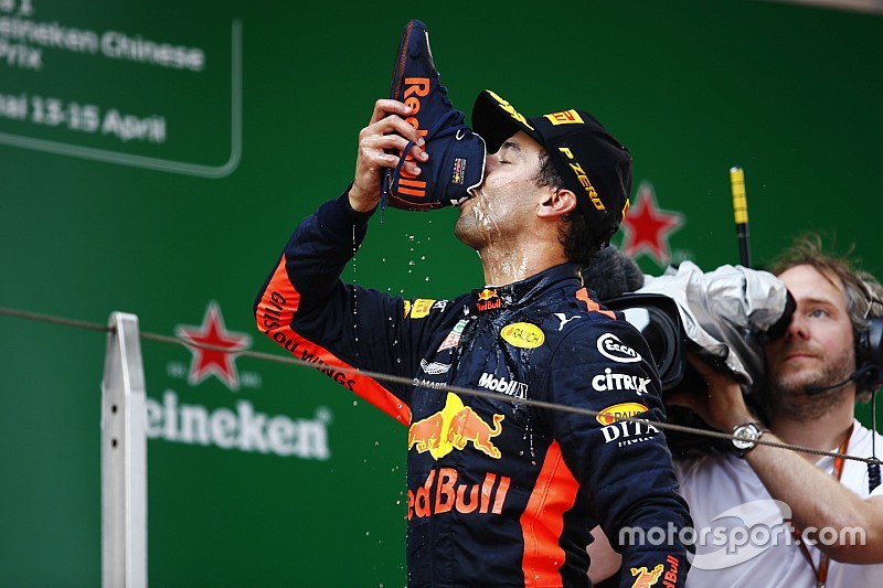 Verschärfte Regeln auf dem Podium: FIA verbietet Daniel Ricciardo den "Shoey" (Update)