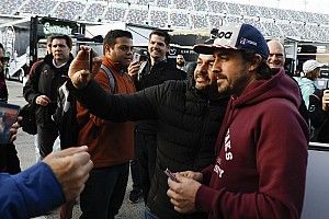 Alonso: "El ambiente en Daytona es impensable en la F1"