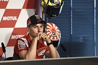 Lorenzo: "No voy a salir del box pensando en el Mundial"