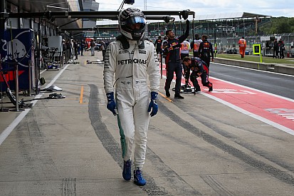 Colpo di scena Mercedes: Bottas deve sostituire il cambio!