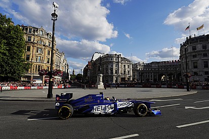 FIA erlaubt 2018 aktuelle F1-Autos bei Demofahrten