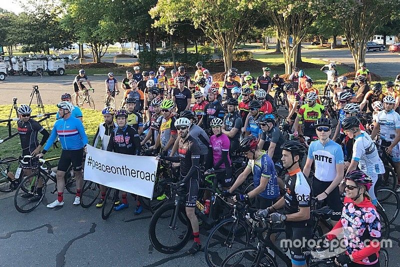 Für Nicky Hayden: Jimmie Johnson organisiert 69-Meilen-Radtour