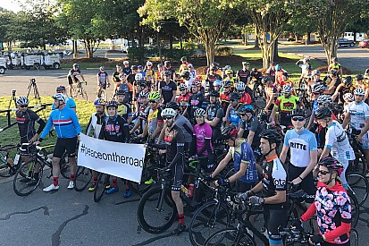 Für Nicky Hayden: Jimmie Johnson organisiert 69-Meilen-Radtour