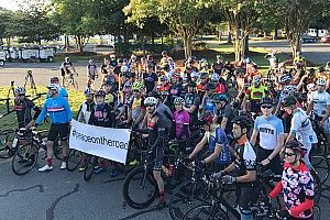 Für Nicky Hayden: Jimmie Johnson organisiert 69-Meilen-Radtour
