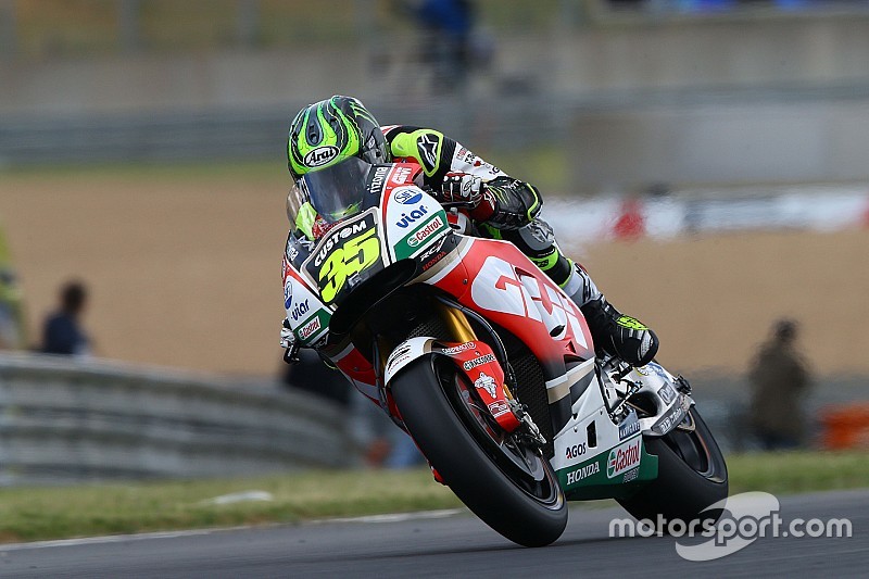 Crutchlow sorprende con la mejor vuelta del día; fea caída de Viñales