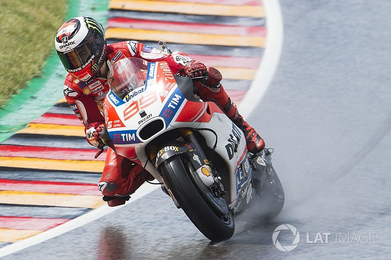 Lorenzo semakin percaya diri bersama Ducati di trek basah