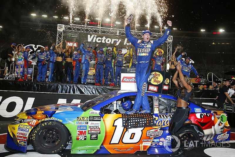 Kyle Busch 'varre' fim de semana da NASCAR pela segunda vez