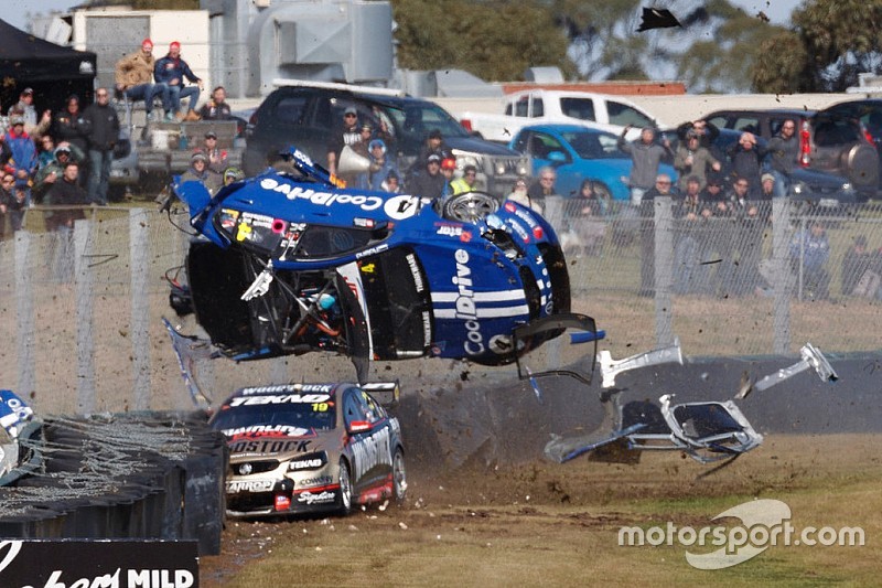 Terribile incidente alla Sandown 500: ecco il video