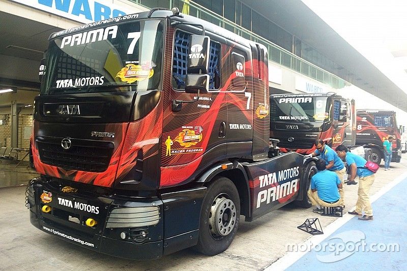 Atmosphere in the pitlane