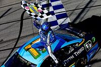 Stenhouse dedica a Bryan Clauson su primera victoria en Cup