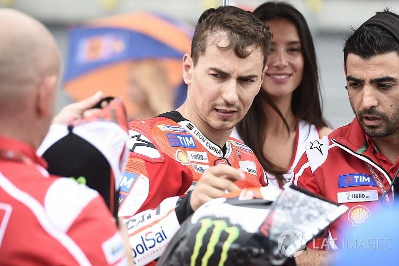 Lorenzo lagi-lagi kesulitan di lintasan basah