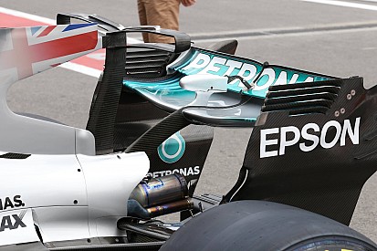 Mercedes: ali scariche e cestelli anteriori dei freni asimmetrici