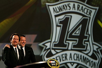 Tony Stewart "honored" by surprise guest at NASCAR Awards