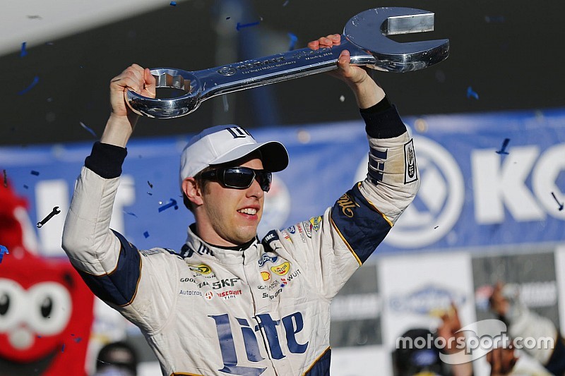 Keselowski supera adversidades y gana en Las Vegas