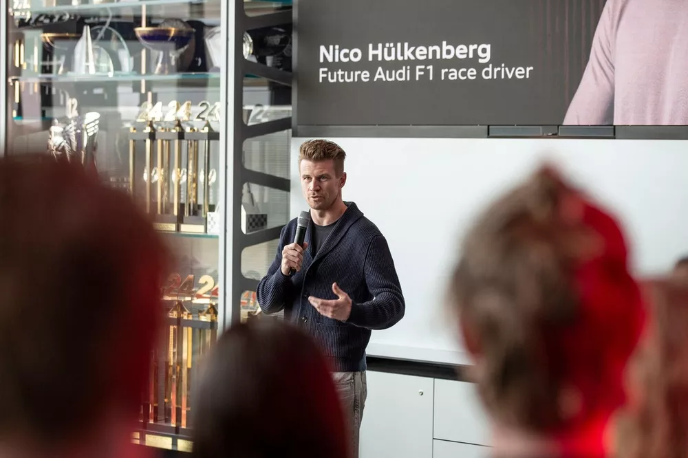 Nico H&uuml;lkenberg presso lo stabilimento Audi
