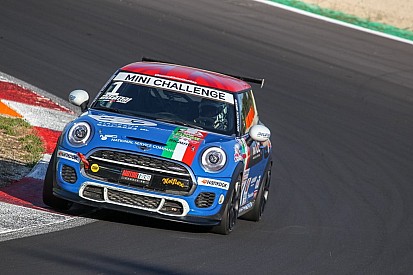 MINI Challenge: a Vallelunga Sandrucci domina e conquista la pole