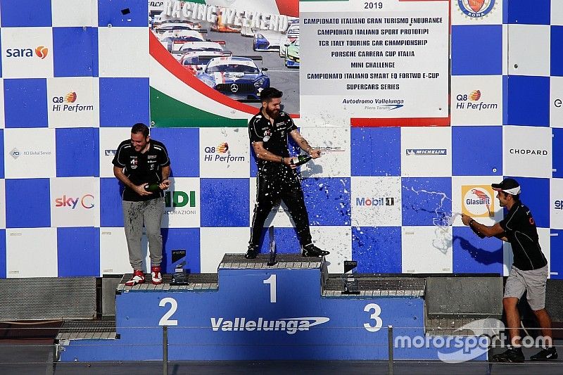 Nella Porsche Esports Carrera Cup Italia Ciriello vince a Vallelunga ma Santoro va in fuga