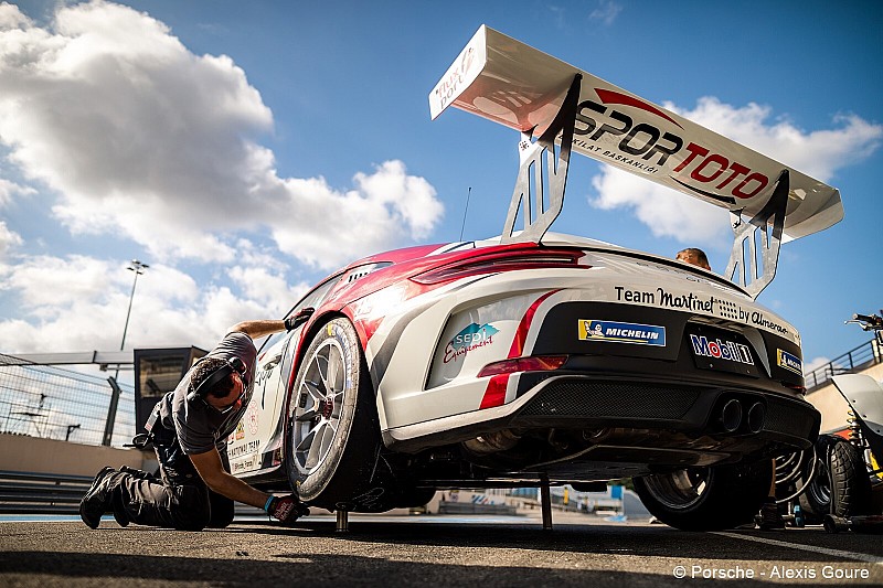 Porsche Carrera Cup Fransa: Ayhancan pole pozisyonunda!