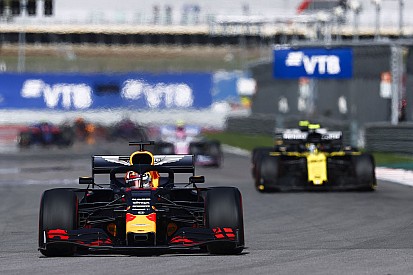 Verstappen nie myśli o nowej umowie