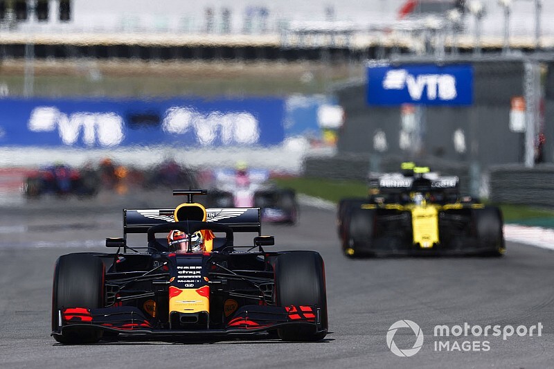 Verstappen nie myśli o nowej umowie