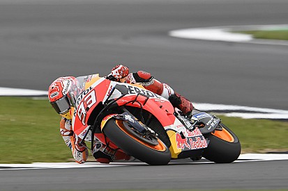 Márquez supera Rossi e conquista a pole na etapa da Grã-Bretanha