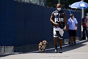 Hamilton: “Mercedes ile yeni kontrat hakkında görüşmelere başladık”