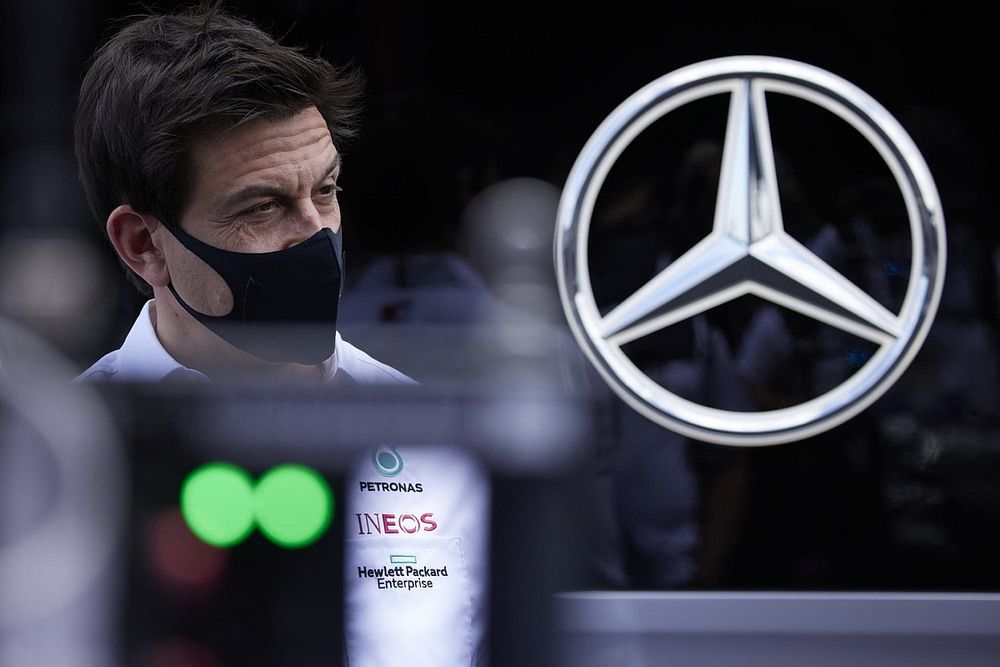 «Странный шум». В Mercedes впервые объяснили поломки моторов