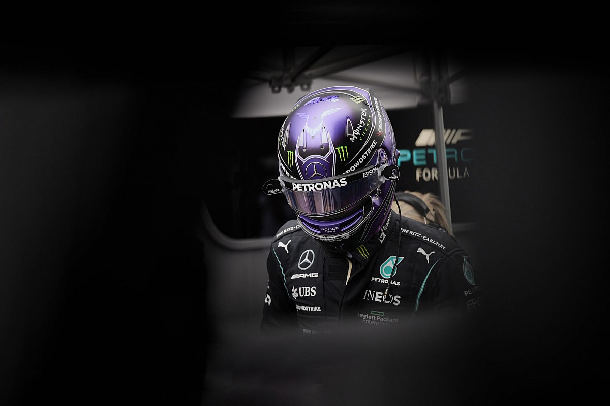 Hamilton kételkedik a Mercedes fejlesztéseiben