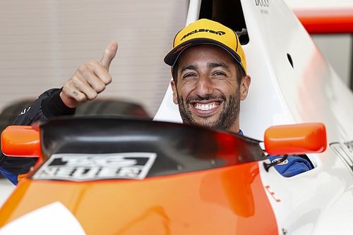 FOTO'S: Ricciardo in actie met Senna's McLaren MP4/5B