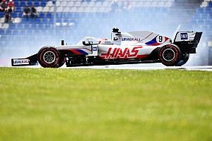 Haas F1 boss Steiner presents ‘Mazespin’ gift to Mazepin