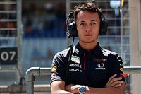 Albon a&uacute;n no conoce las cl&aacute;usulas de Mercedes en su contrato